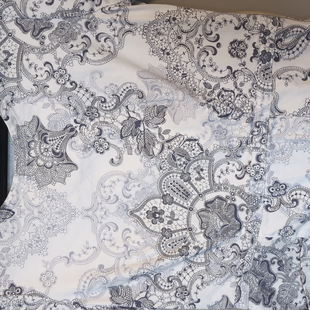 Jaanuu Scrub Top - Picture 3 of 5